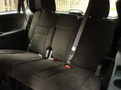Used 2015 Dodge Grand Caravan SXT w/ Blacktop Package FWD image 20