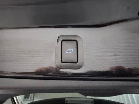Used 2019 Toyota Highlander XLE FWD image 34