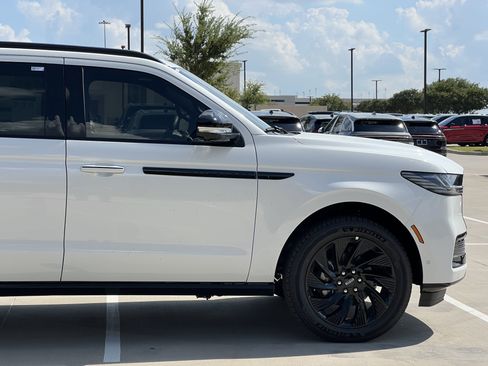 New 2025 Lincoln Navigator L Reserve w/ Jet Appearance Package image 12