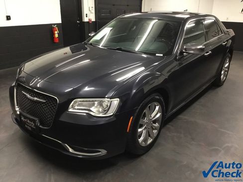 Used 2017 Chrysler 300 C AWD/4WD image 6