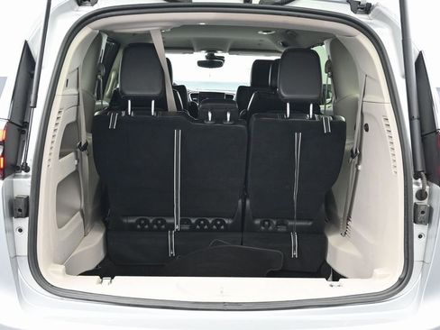 Used 2024 Chrysler Pacifica Touring-L image 15