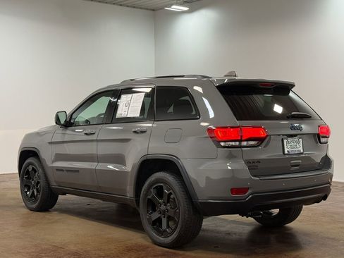 Used 2019 Jeep Grand Cherokee Laredo AWD/4WD image 6