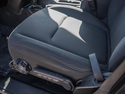 Used 2020 Jeep Wrangler Unlimited Sahara image 35