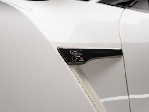 Used 2021 Nissan GT-R Premium image 28