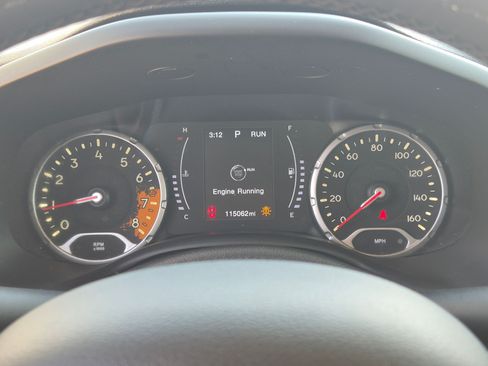 Used 2018 Jeep Renegade Latitude FWD image 21