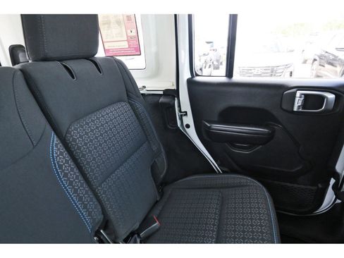 Used 2021 Jeep Wrangler Unlimited Islander image 15