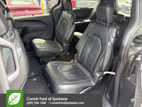 Used 2018 Chrysler Pacifica Touring-L w/ S Appearance Package FWD image 12