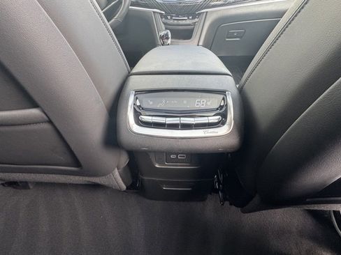 Used 2025 Cadillac XT6 Premium Luxury image 13