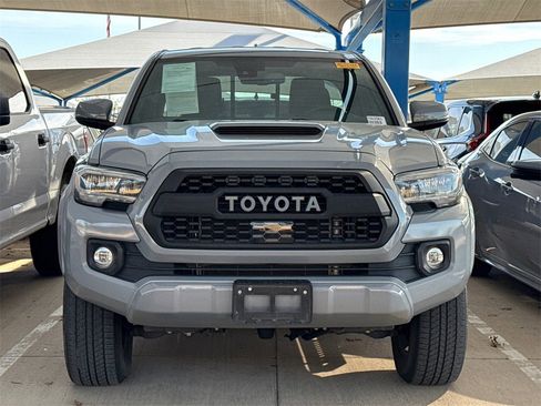 Used 2021 Toyota Tacoma TRD Sport image 2