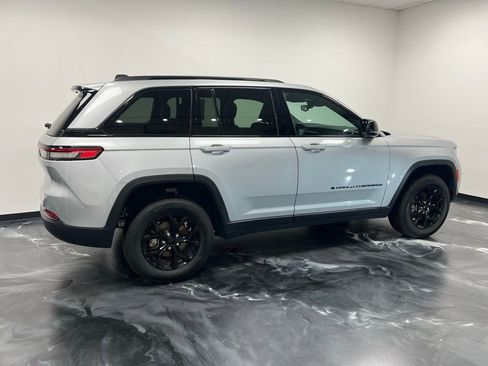 Used 2024 Jeep Grand Cherokee Altitude image 21