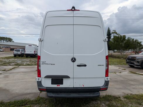 Used 2021 Mercedes-Benz Sprinter 2500 w/ Driver Convenience Package image 5