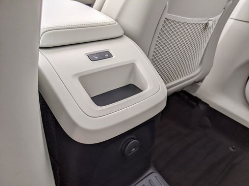 Certified 2025 Volvo XC60 T8 Ultra w/ Climate Package image 24