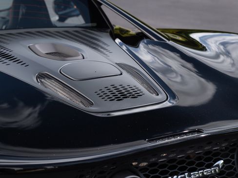 Used 2023 McLaren Artura RWD image 24