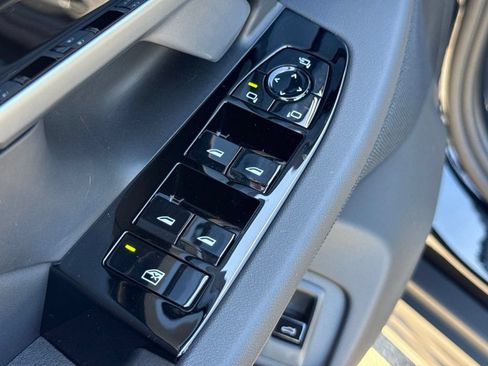 Used 2026 BMW 530i w/ Premium Package RWD image 19