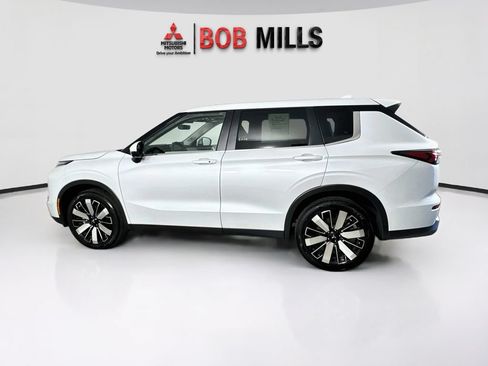 Used 2025 Mitsubishi Outlander SE FWD image 4