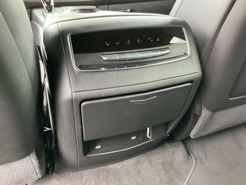 Used 2024 Cadillac Escalade ESV Premium Luxury image 38