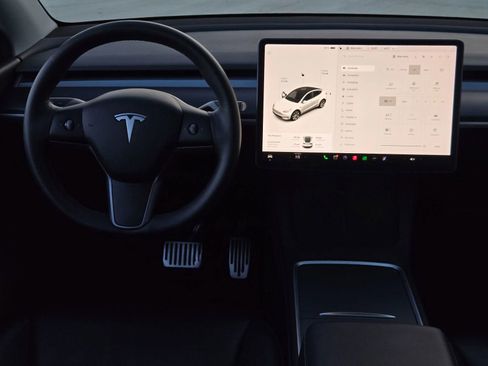 Used 2021 Tesla Model Y Long Range image 25