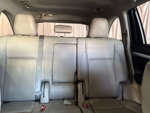 Used 2019 Toyota Highlander XLE FWD image 22