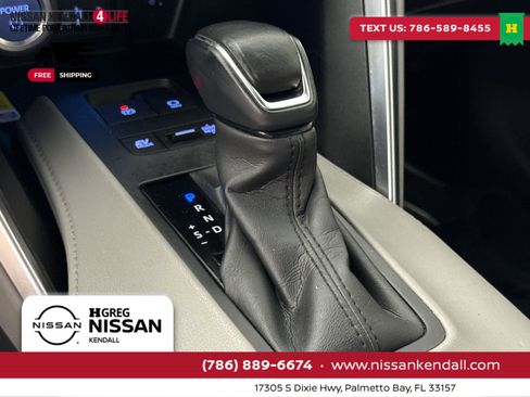 Used 2022 Toyota Venza LE image 24