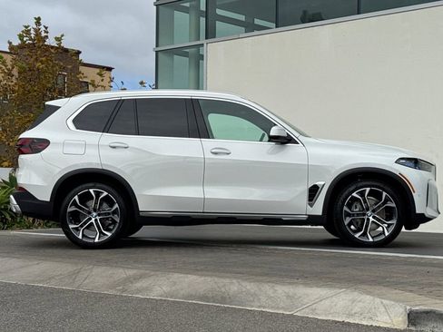New 2026 BMW X5 sDrive40i w/ Climate Comfort Package image 2