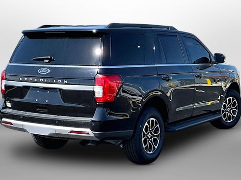 Used 2024 Ford Expedition XLT AWD/4WD image 11
