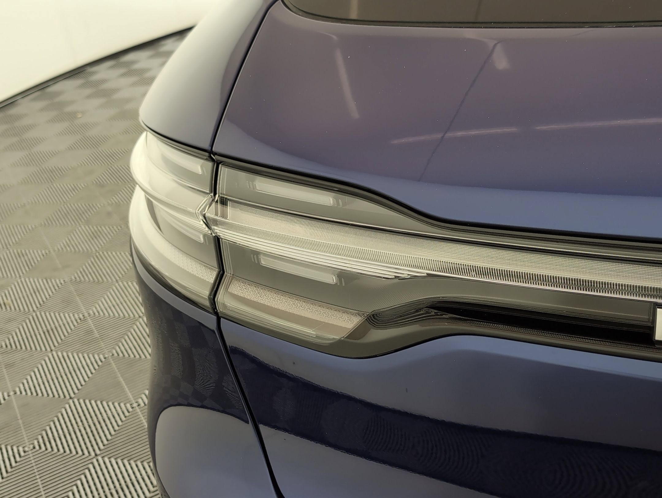 Certified 2025 Porsche Macan AWD/4WD image 15