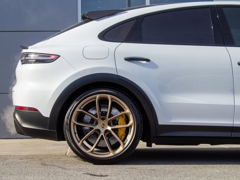 Used 2022 Porsche Cayenne Turbo GT image 6