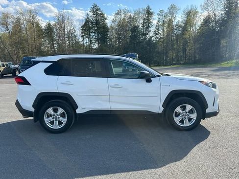 Used 2021 Toyota RAV4 LE AWD/4WD image 6
