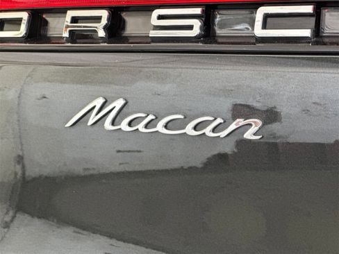 Used 2025 Porsche Macan image 33