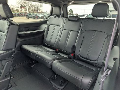 Used 2024 Jeep Wagoneer Series III w/ Flexible Seating Group image 14