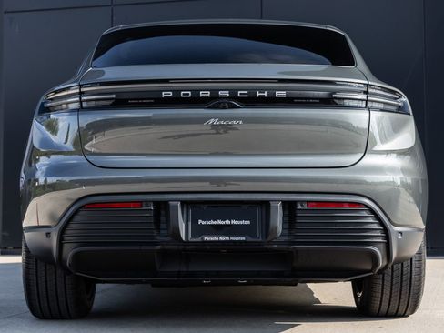 Certified 2025 Porsche Macan Electric image 10