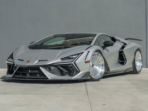 Used 2024 Lamborghini Revuelto image 7