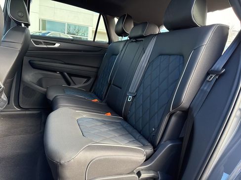 New 2026 Volkswagen Atlas Cross Sport SEL Premium R-Line image 24