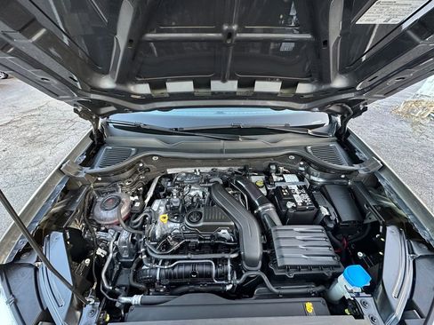 Used 2024 Volkswagen Taos SE w/ Panoramic Sunroof Package image 25