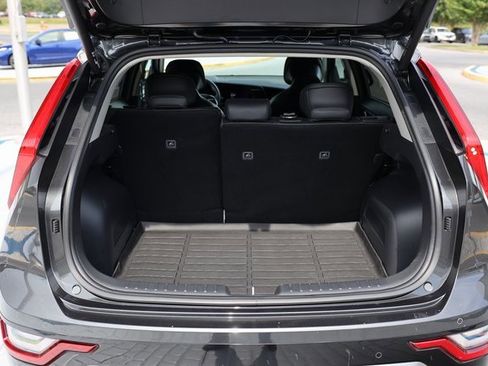 Used 2023 Kia Niro SX Touring image 10