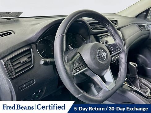 Used 2018 Nissan Rogue SV w/ Premium Package image 11