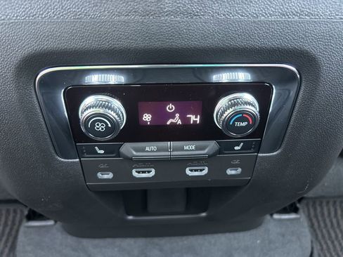 Used 2023 GMC Yukon Denali Ultimate image 12