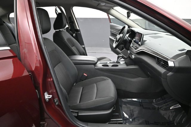 Used 2025 Nissan Altima 2.5 SV FWD image 19