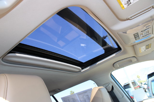 Used 2019 Toyota RAV4 Limited w/ Carpet Mat Package FWD image 6