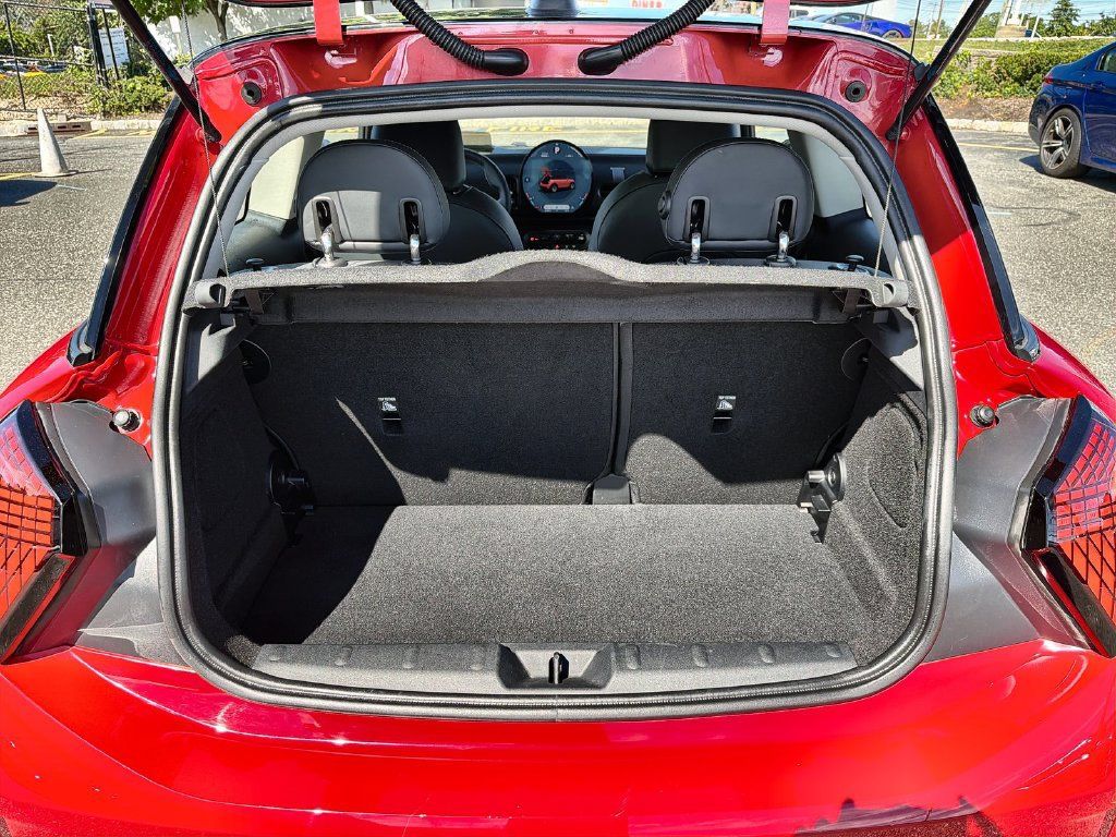Used 2025 MINI Cooper 2-Door Hardtop FWD image 27