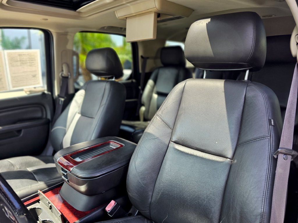 Used 2012 Cadillac Escalade Luxury RWD image 23