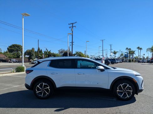 Used 2026 Chevrolet Equinox EV LT w/ LPO, All-Weather Mat Package image 6