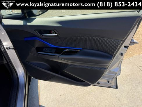 Used 2020 Toyota C-HR XLE FWD image 29