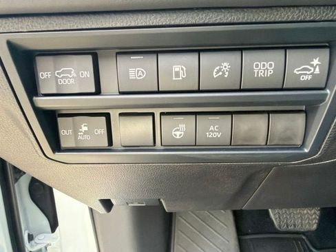 Used 2025 Toyota Sequoia Platinum AWD/4WD image 7