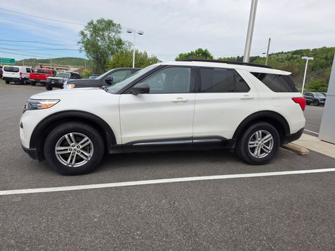 Used 2020 Ford Explorer XLT w/ Comfort Package AWD/4WD image 6