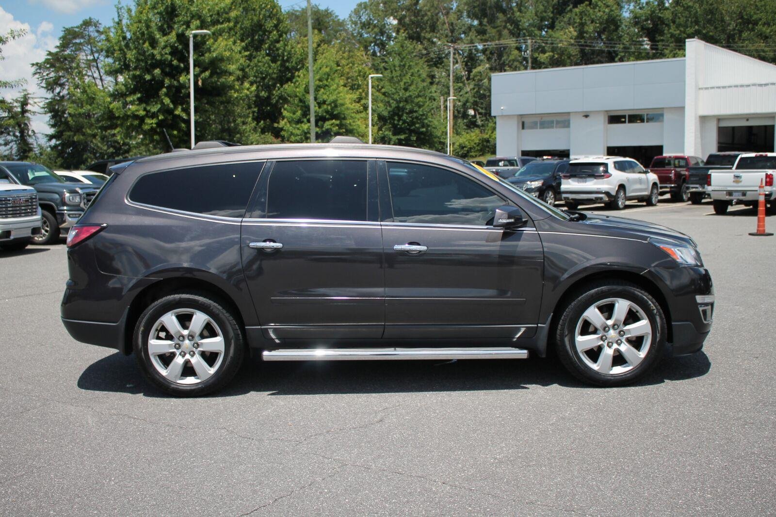 Used 2016 Chevrolet Traverse LT w/ Style and Technology Package FWD image 9