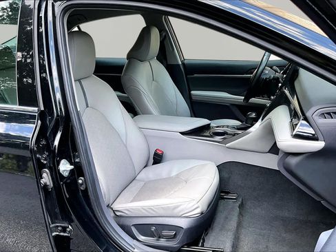 Used 2024 Toyota Camry XSE FWD image 9