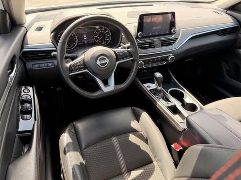 Used 2025 Nissan Altima 2.5 SR FWD image 7