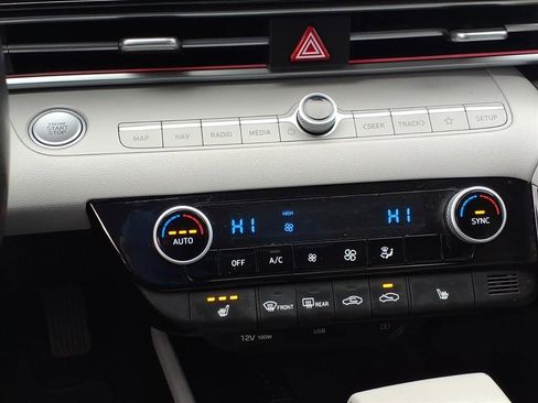 Used 2021 Hyundai Elantra Limited image 17