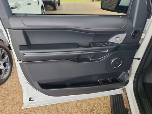 Used 2022 Ford Expedition Limited RWD image 9